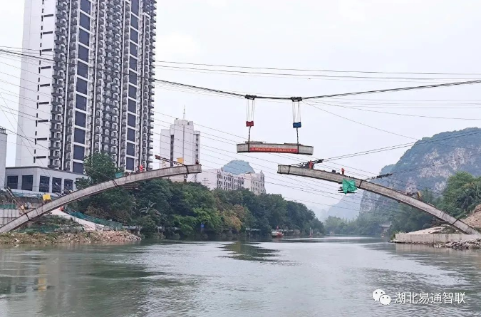 湖北易通助力廣西建工龍江六橋—精準(zhǔn)吊裝，首肋合攏