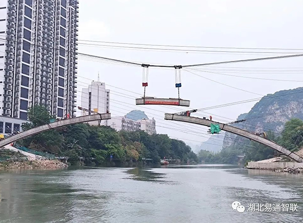 湖北易通助力廣西建工龍江六橋—精準吊裝，首肋合攏